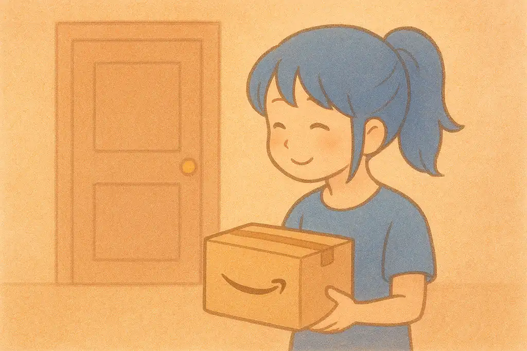 Amazonの荷物を無事に受け取って喜んでいる女性。置き配に成功して満足している様子